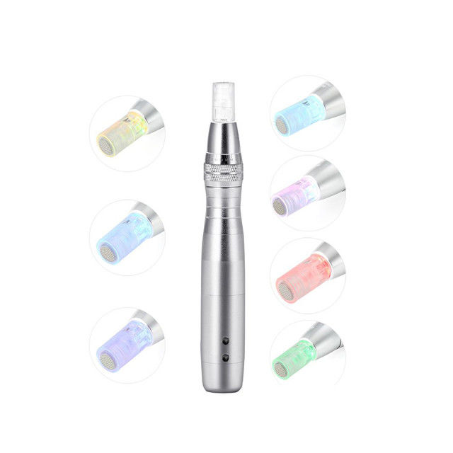 Ασημένιο χρώμα σώματος 7 χρώματα LED Photon Electric Derma Pen για λειτουργία αναζωογόνησης του δέρματος