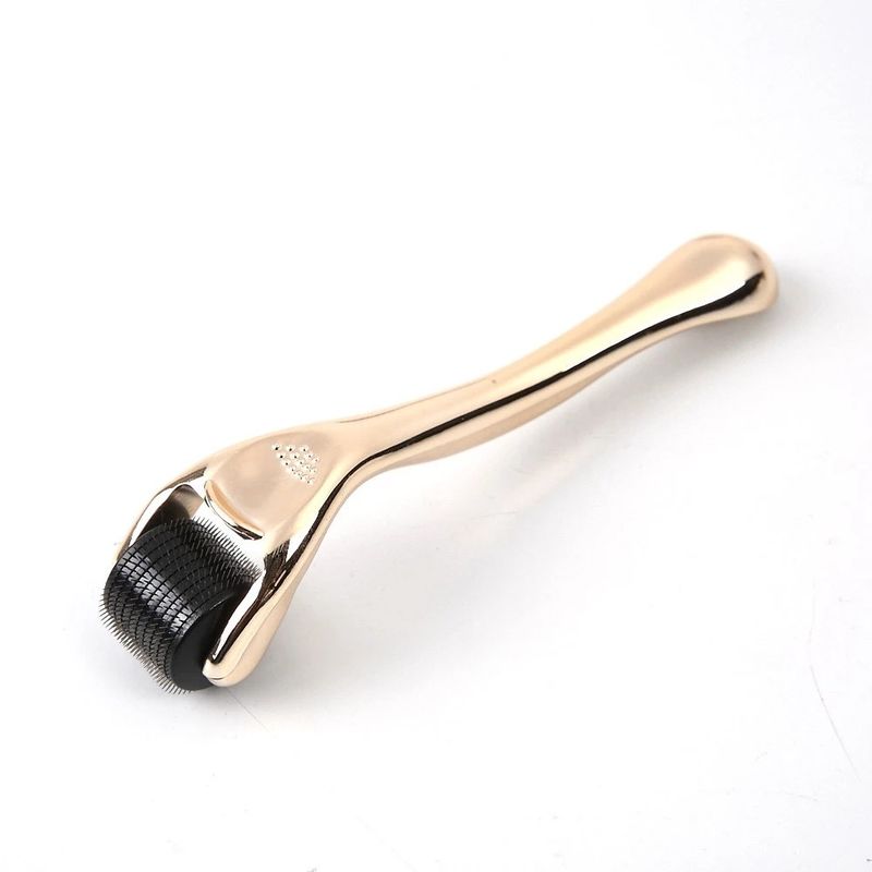 Σπίτι ΧΩΡΙΣ ΣΥΡΙΖΑ Τύπος 540-pin Derma Roller με Χρυσαφένιο Χέρι Επαναζωογόνηση Δέρματος